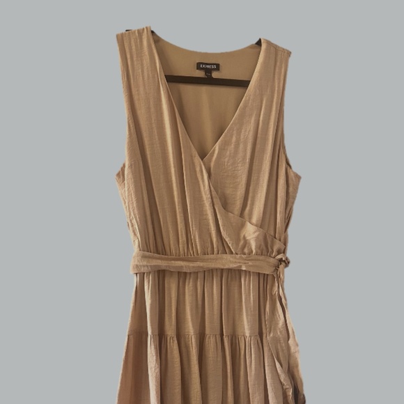 Express  - V-Neck Tiered Mini Dress – Sleeveless & Flowy - Picture 2 of 4